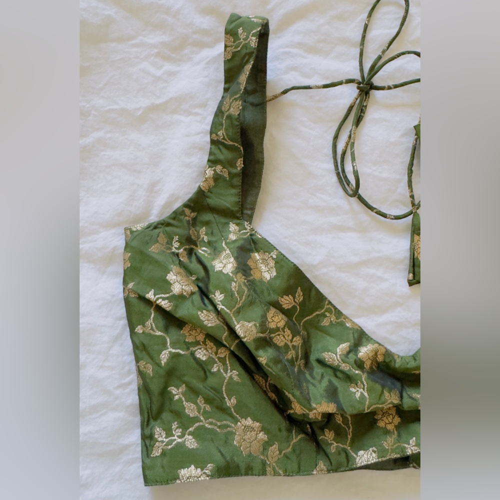 Brand new designer pure silk Bollywood brocade blouse - Picture 3 of 4
